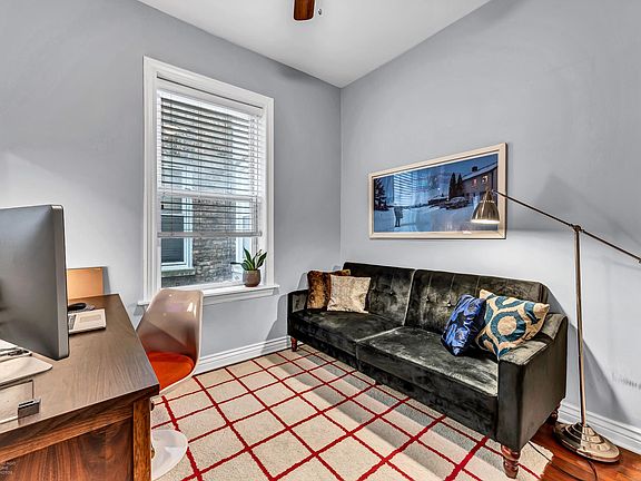 4th image of 917 W Belle Plaine Ave APT 1