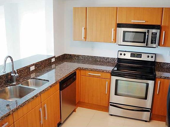 4th image of 6364 Collins Ave #403