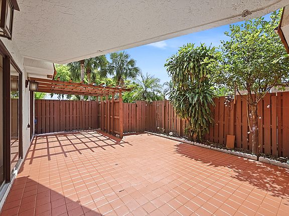 3rd image of 8337 N Coral Circle