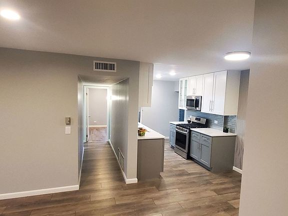 3rd image of 840 Wellington Ave Unit 414