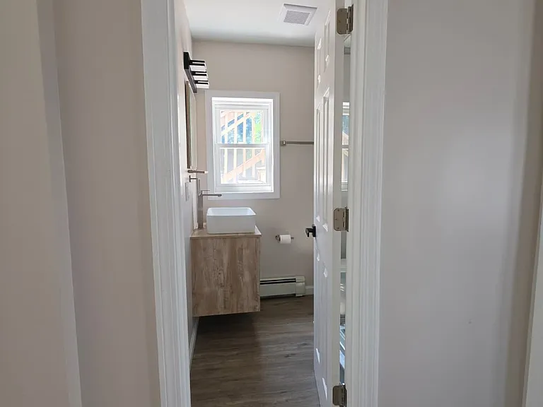 429 Burnside Ave — Photo 4