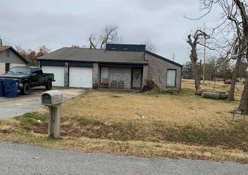 1st image of 257 San Saba St