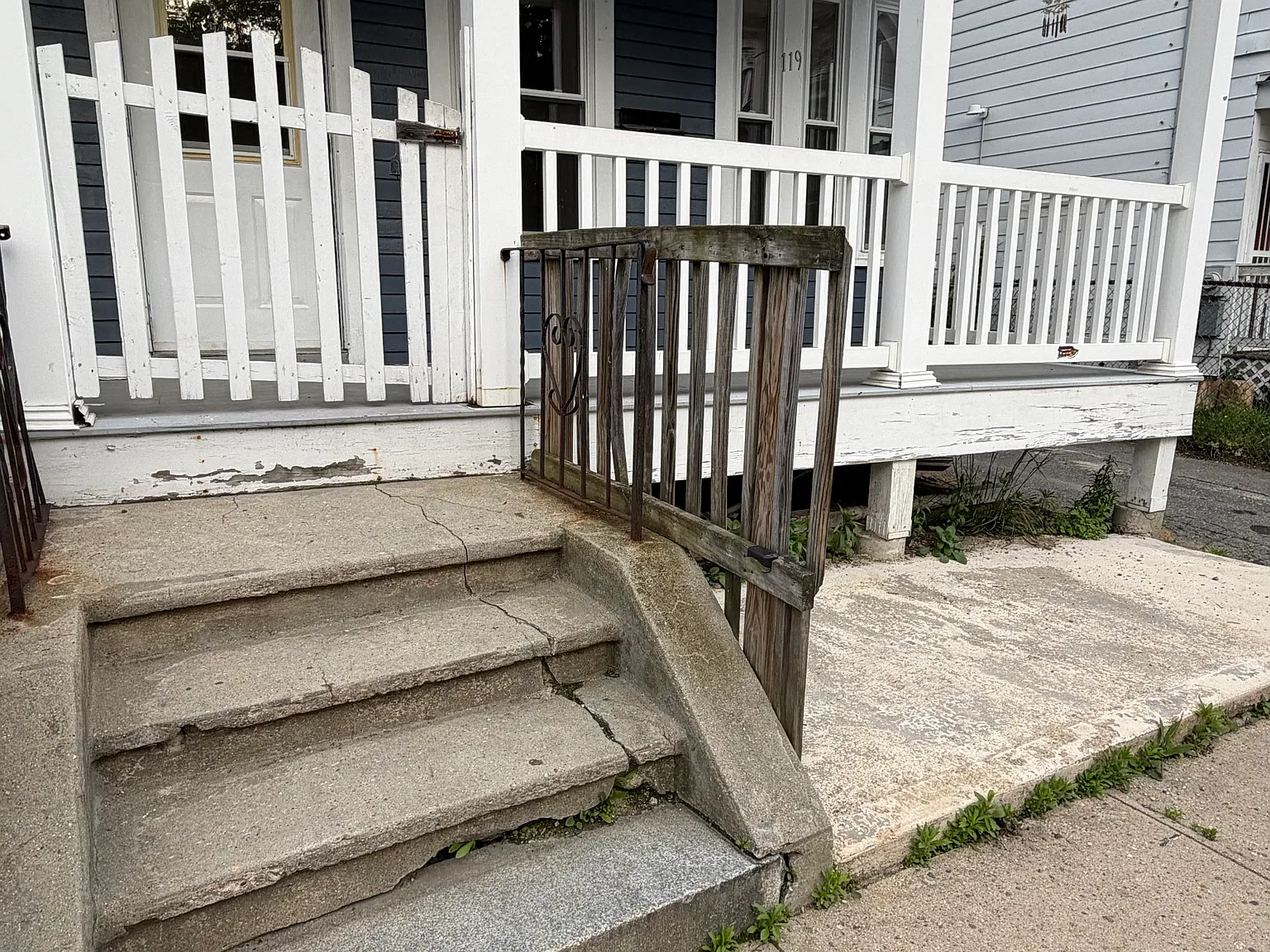 3 bed, 1100 sqft, $2,150 — Photo 2