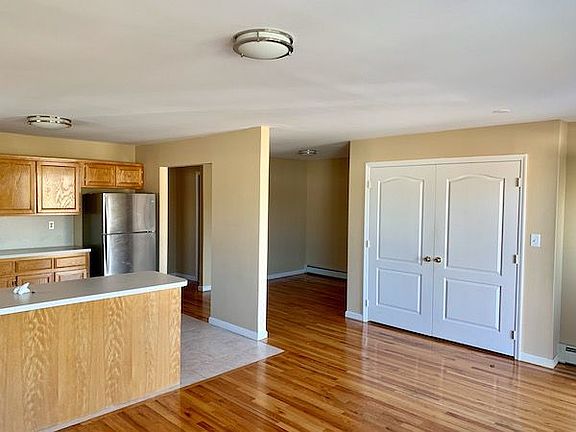 2nd image of 816 Vincent Ave #2R