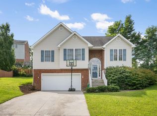 218 Mountain Breeze Dr, Blacksburg, VA 24060