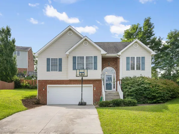 218 Mountain Breeze Dr, Blacksburg, VA 24060