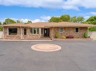 222 Birchwood Park Dr, Jericho, NY 11753