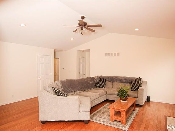 5th image of 689 Antler Ct