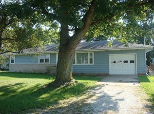 496 Park St, Cissna Park, IL 60924