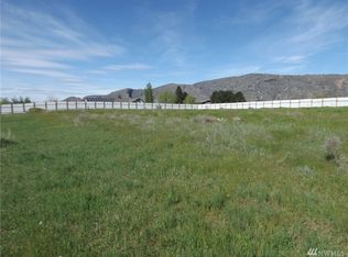 4 Peacock Ln, Omak, WA 98841