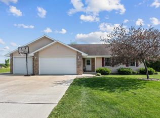 535 Ridgeway Dr, Brillion, WI 54110