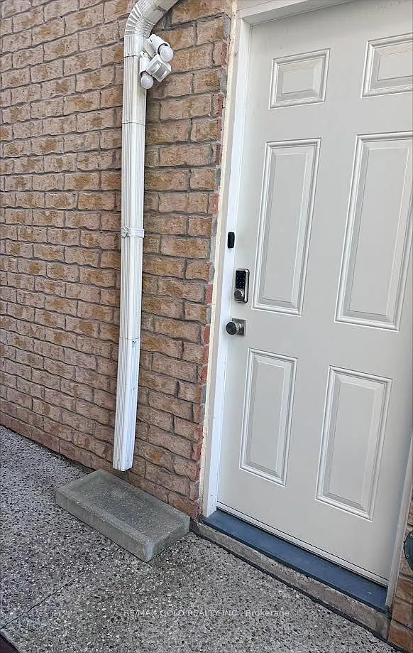 2 bed, $2,000 — Photo 4