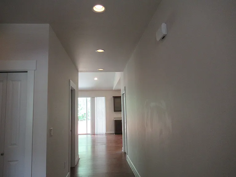 1652 SE 12th St — Photo 3