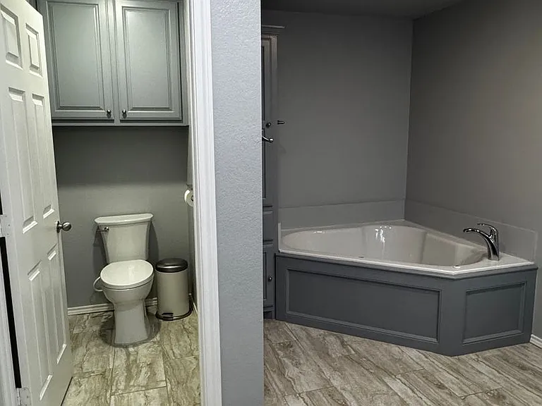 10008 York Ave — Photo 15