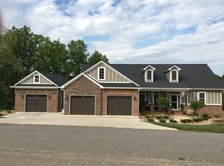 150 Peterson Pond Dr, Wilkesboro, NC 28697