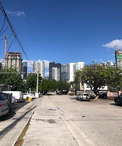 471 SW 10th St #5 — Photo 9