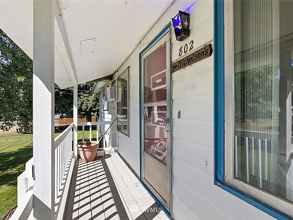 4th image of 802 Lincoln Ave