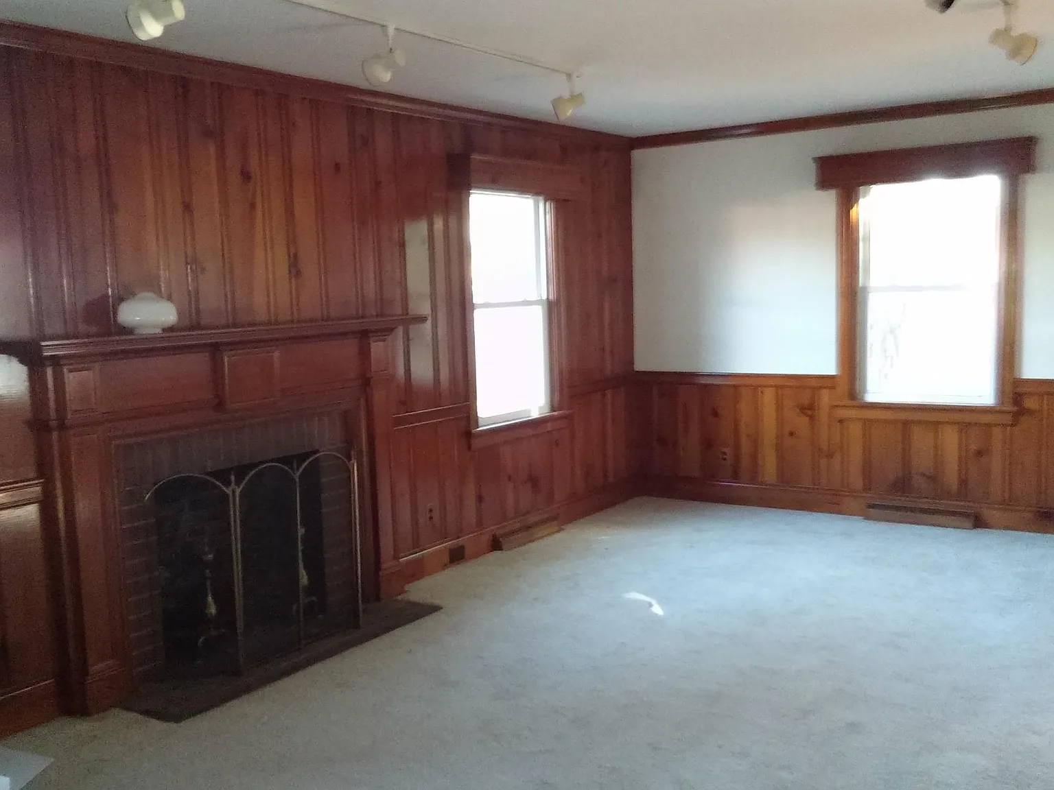 1332 Sycamore St — Photo 2