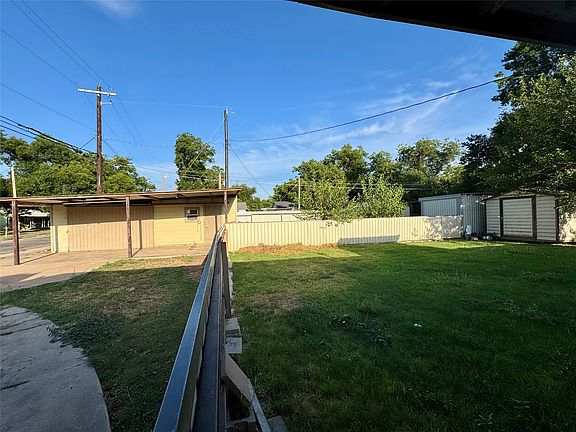 2nd image of 512 Wanda St
