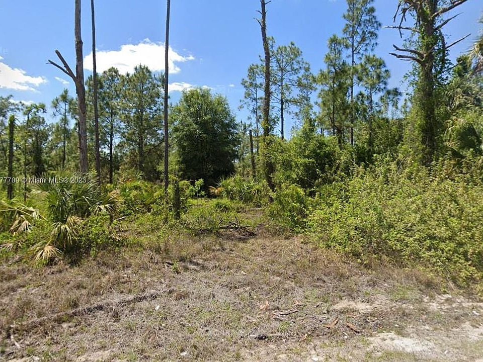1st image of 1221 Acacia Ave