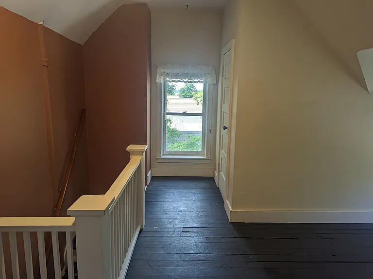 434 E Chapin St — Photo 8