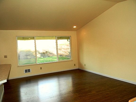 5th image of 1372 SE Carl Pickel Dr