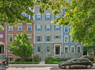 318 Park Ave #7, Gaithersburg, MD 20877