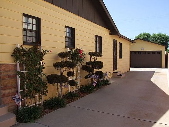 Side View w/2 car garage