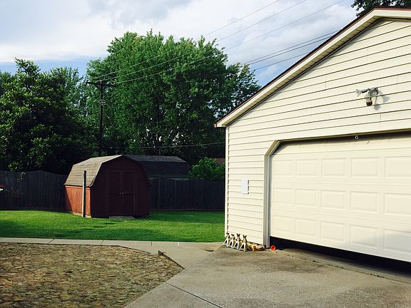 3rd image of 3851 Lewis Ln