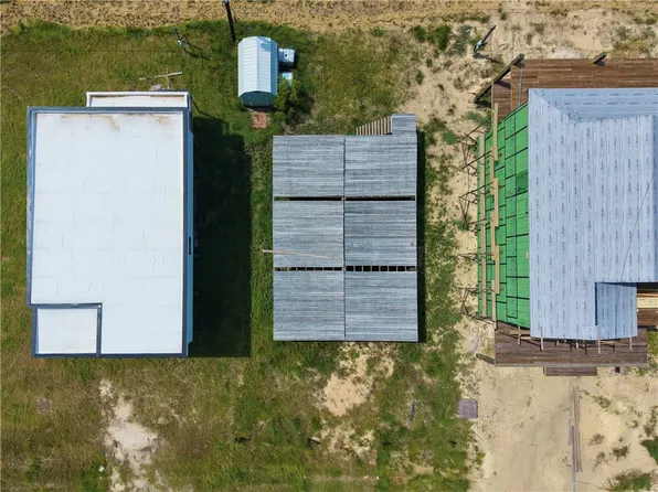 236 W Forest Oak Ln, Rockport, TX 78382