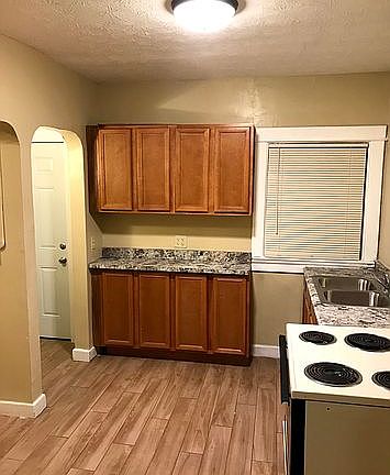 3rd image of 81 E Hillcrest Ave
