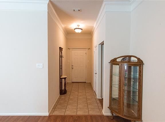 4th image of 325 Wintergreen Ct