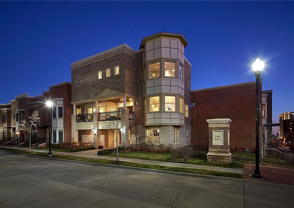 1st image of 400 NE 1st St