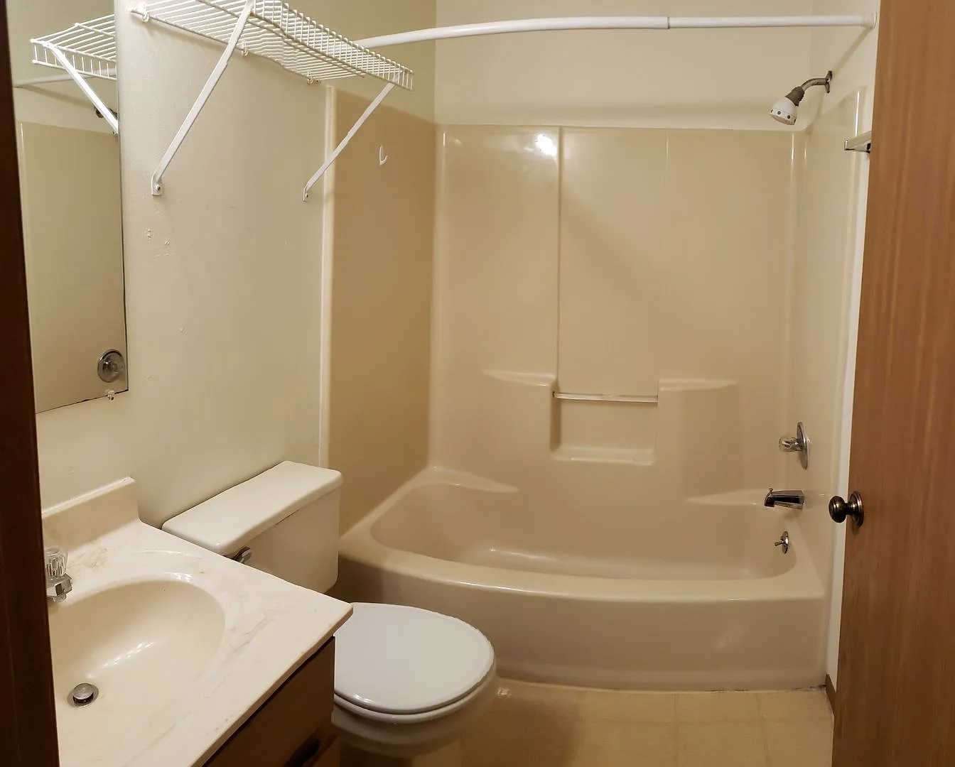 2 bedroom 1 bath apartment upper — Photo 4