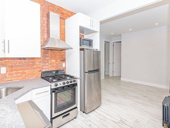 3rd image of 75 Varet St #35