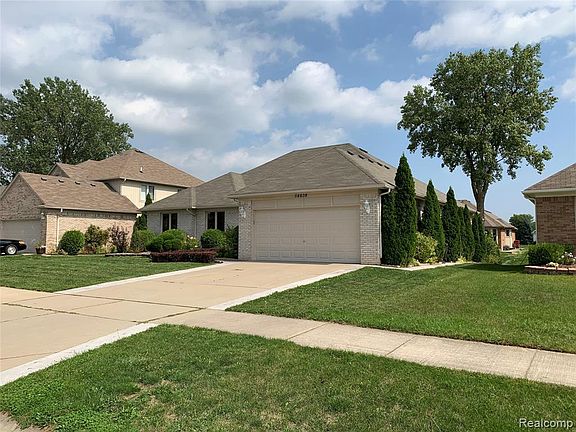 2nd image of 54638 Petunia Dr