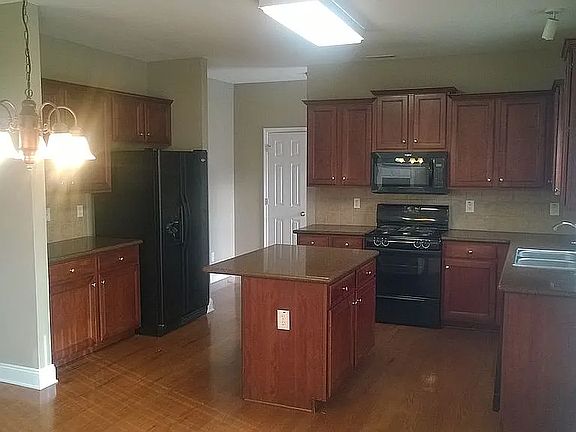4th image of 3020 Grundy Ives Dr