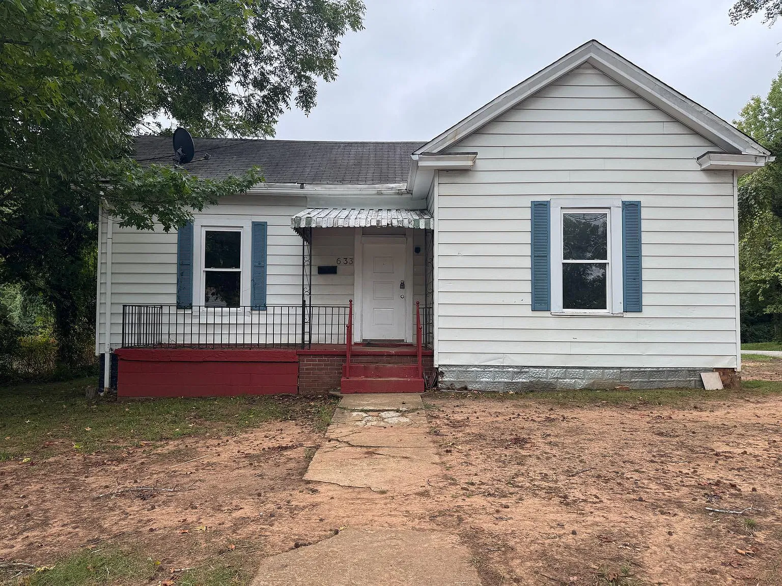 2 bed, 1.0 bath, 1350 sqft, $914 — Photo 1