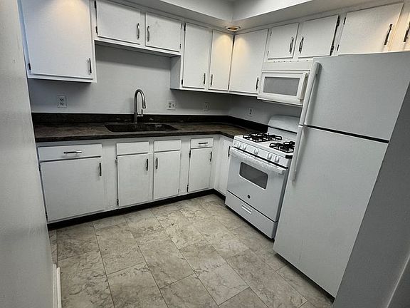5th image of 205 S Millvale Ave #301