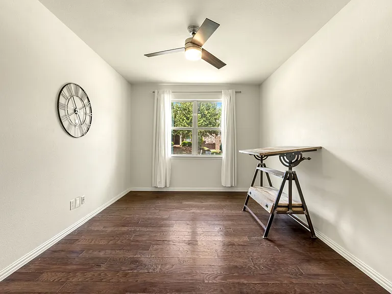 900 Sonoma Dr — Photo 18