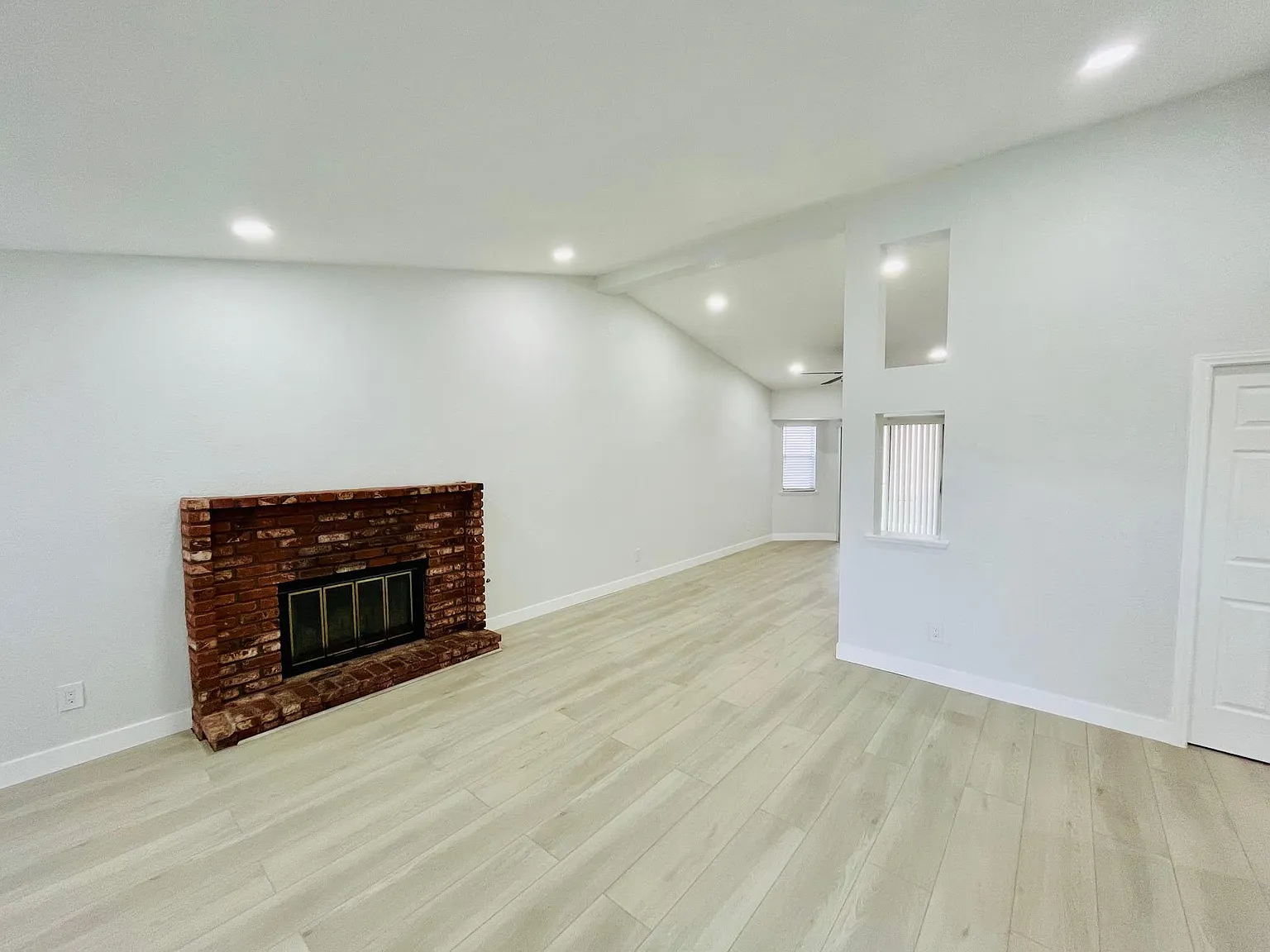 3 bed, 1294 sqft, $2,550 — Photo 3