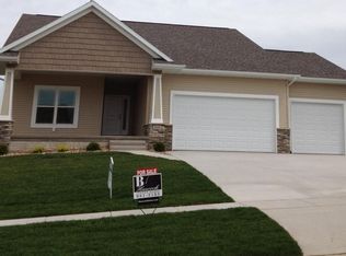 5115 Hay Field Dr SW, Cedar Rapids, IA 52404