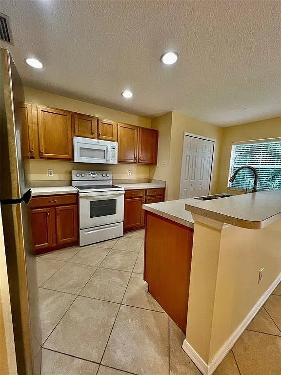 4310 Silver Falls Dr — Photo 2