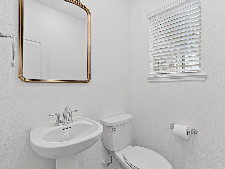 805 Westwood Dr — Photo 15