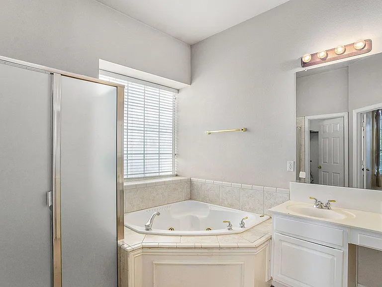 4213 Sharondale Dr — Photo 13