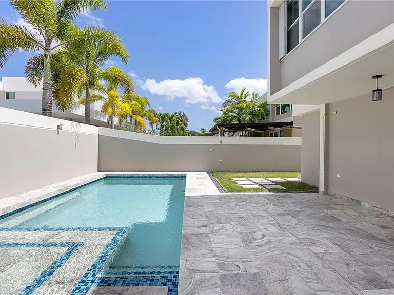 P-25 Paseo Las Olas — Photo 20