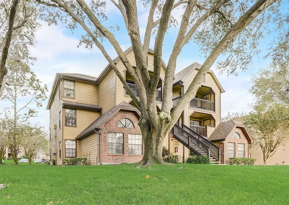 Lakewood Park Condominiums 315 Lakepointe Dr Altamonte Springs, FL