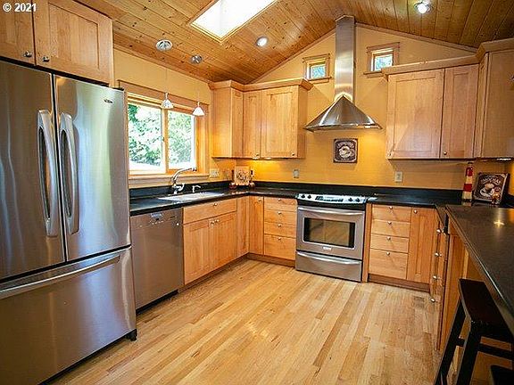5th image of 2005 Riverview St