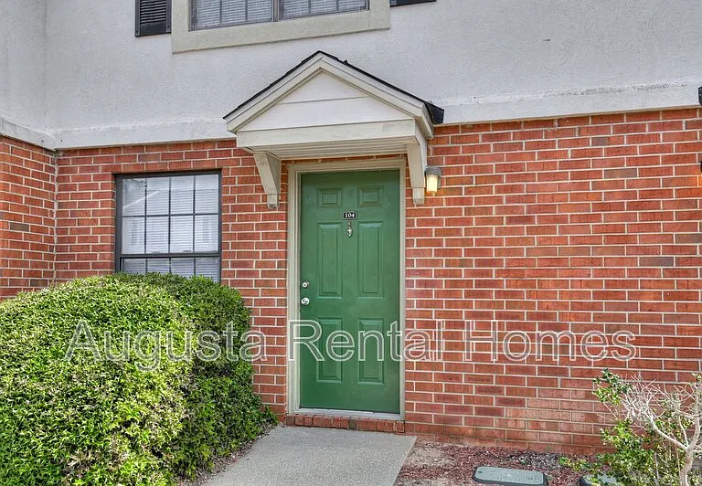 104 Canary St — Photo 1
