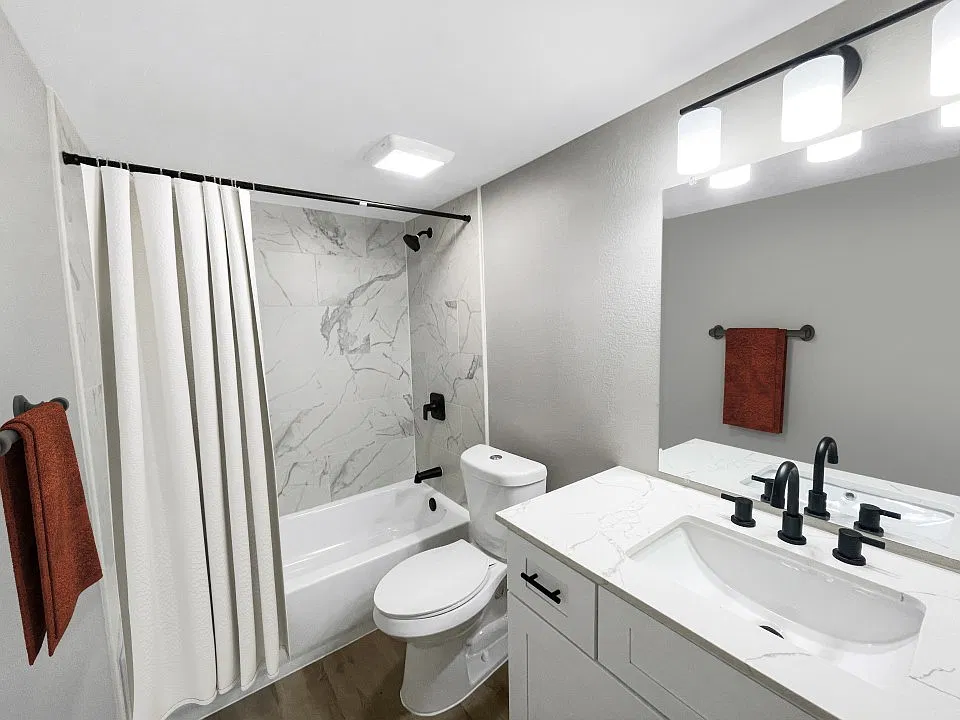 2 bed, 940 sqft, $1,745 — Photo 3